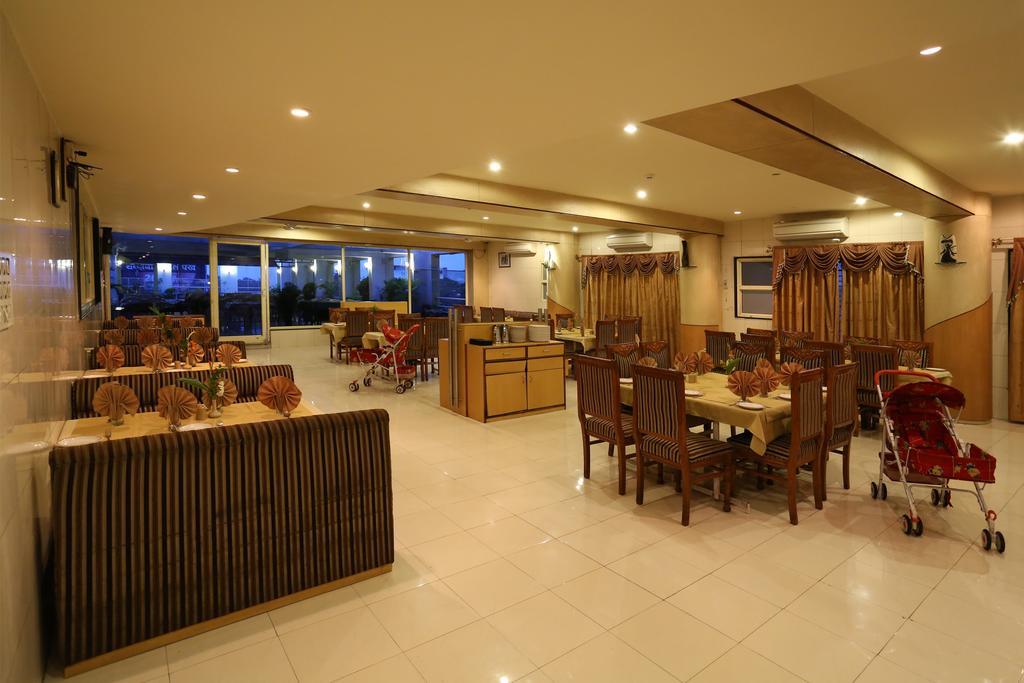 Hotel Atithi Aurangābād Extérieur photo